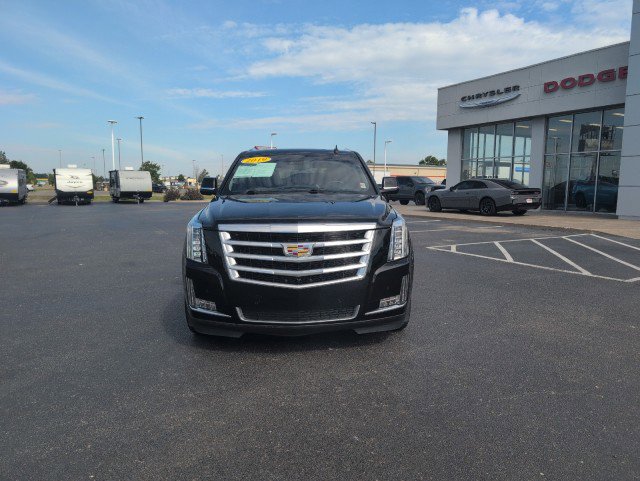 Used 2019 Cadillac Escalade Luxury AWD/4WD image 2