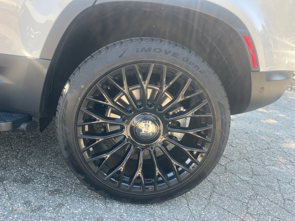 Used 2025 Land Rover Defender 110 S image 22