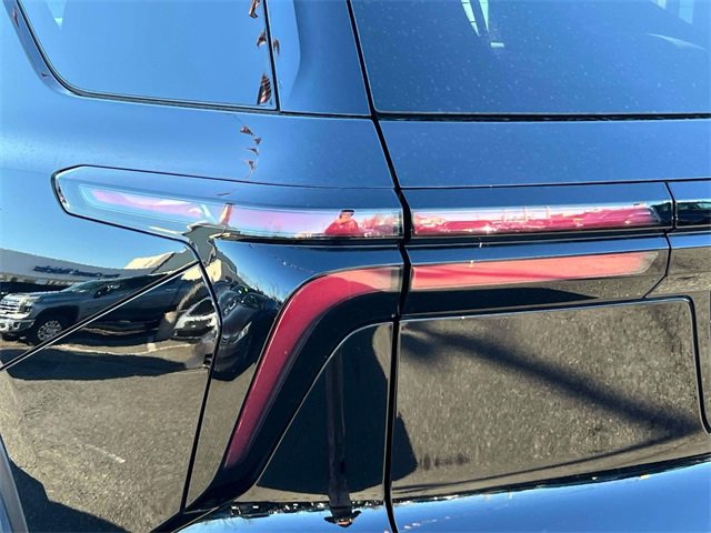 Used 2025 Chevrolet Traverse LT image 12