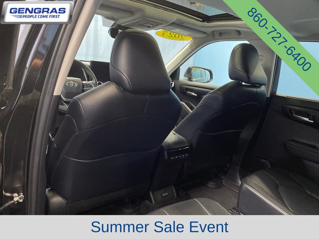 Used 2023 Toyota Highlander XLE AWD/4WD image 28