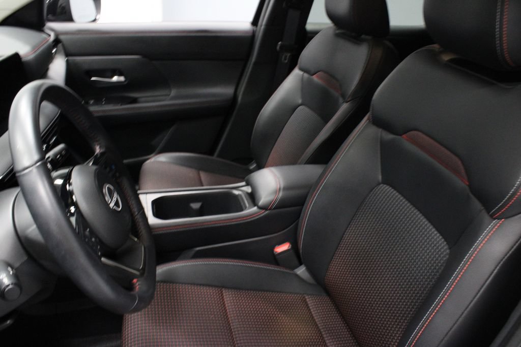 Certified 2025 Nissan Kicks SR AWD/4WD image 23