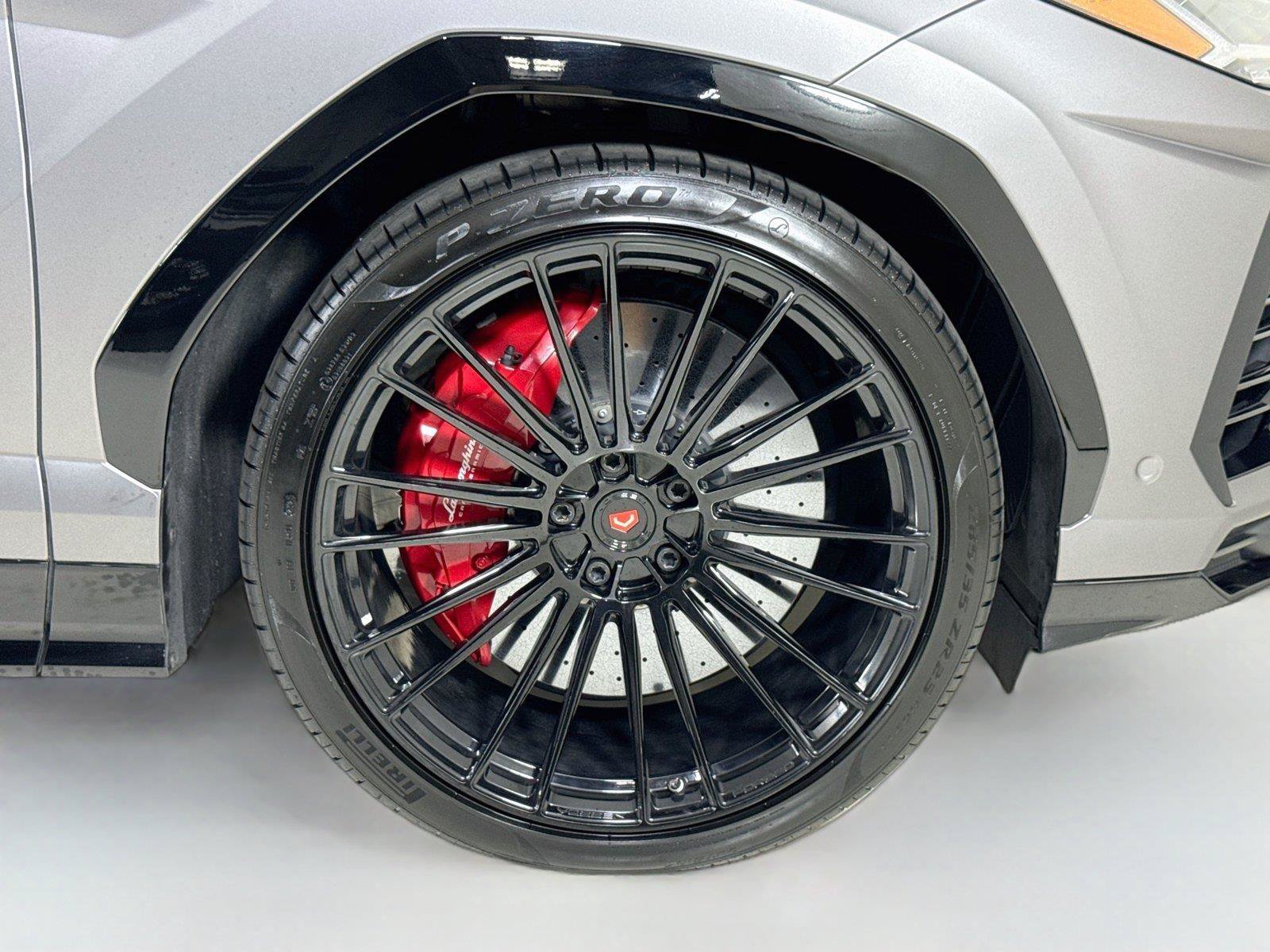 Used 2022 Lamborghini Urus AWD/4WD image 38