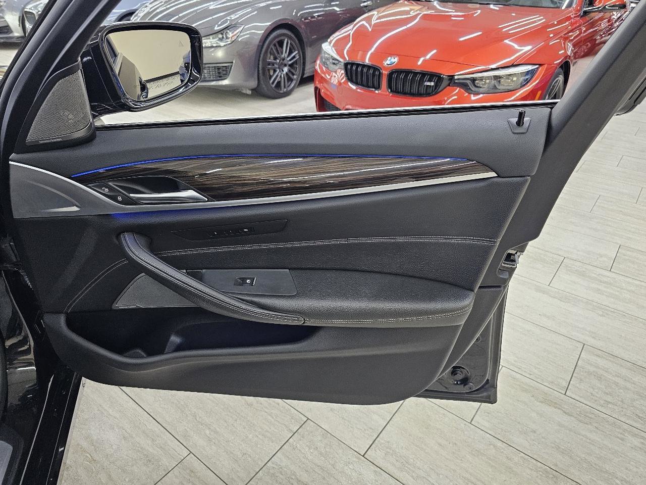 Used 2019 BMW 530e w/ Premium Package image 40