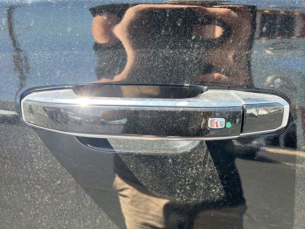 Used 2016 GMC Yukon Denali w/ Open Road Package image 18