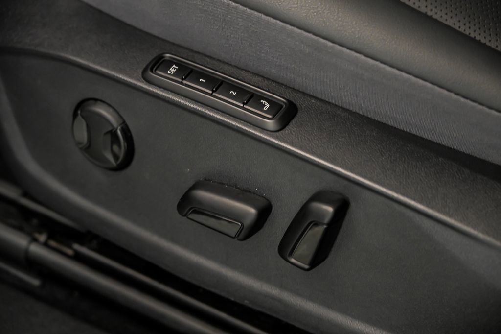 Certified 2023 Volkswagen ID.4 Pro S AWD/4WD image 17