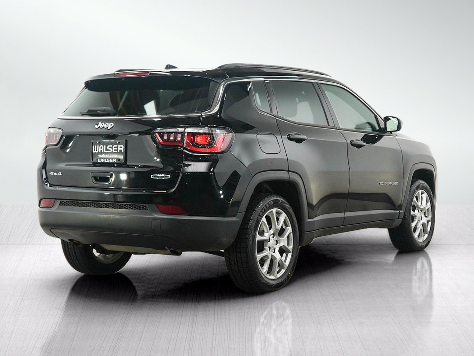 Used 2023 Jeep Compass Latitude AWD/4WD image 5