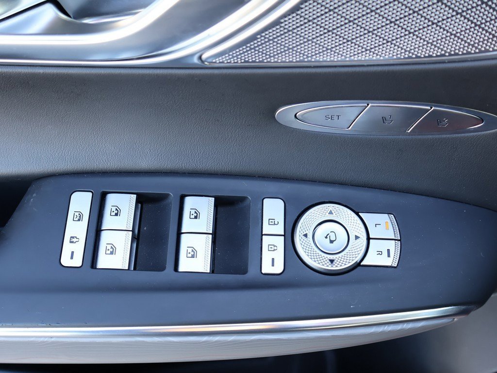 Used 2023 Genesis GV70 2.5T w/ Advanced Package image 47