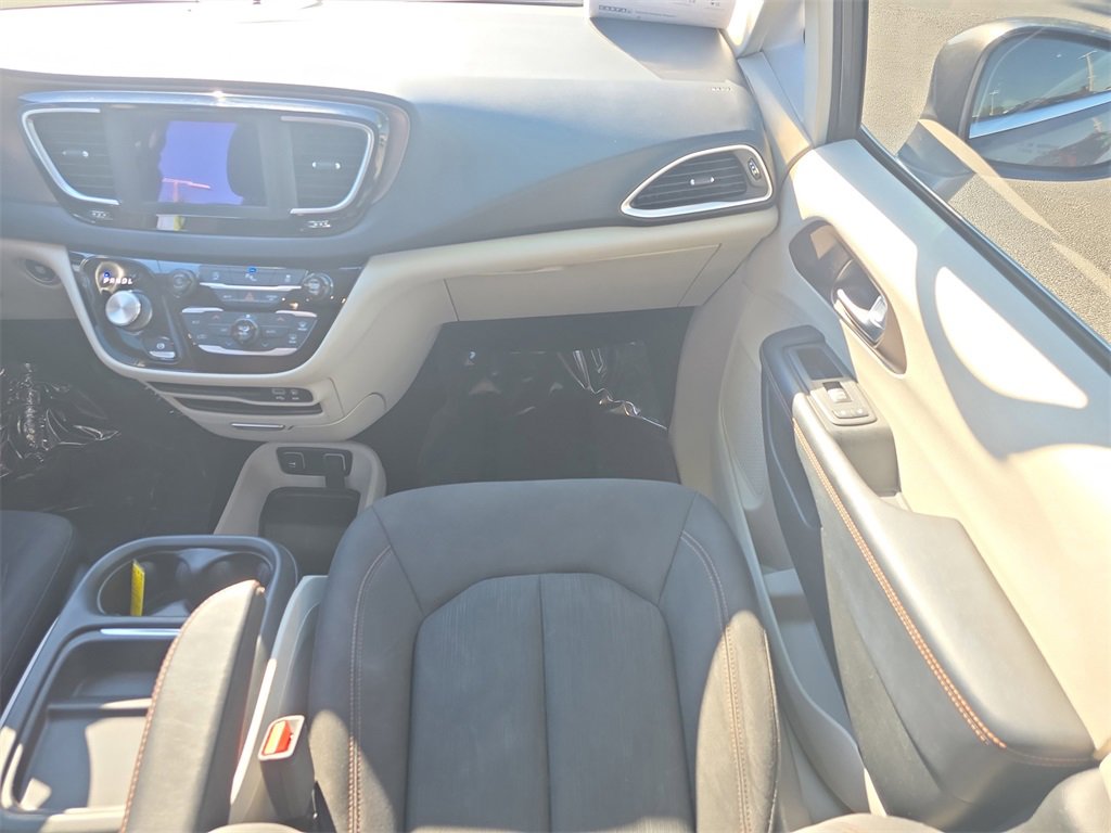 Used 2018 Chrysler Pacifica Touring Plus image 14