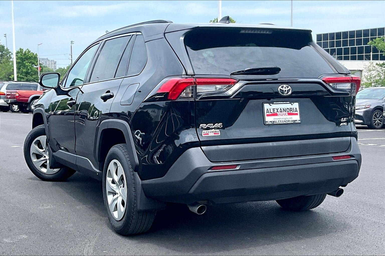 Used 2021 Toyota RAV4 LE AWD/4WD image 11