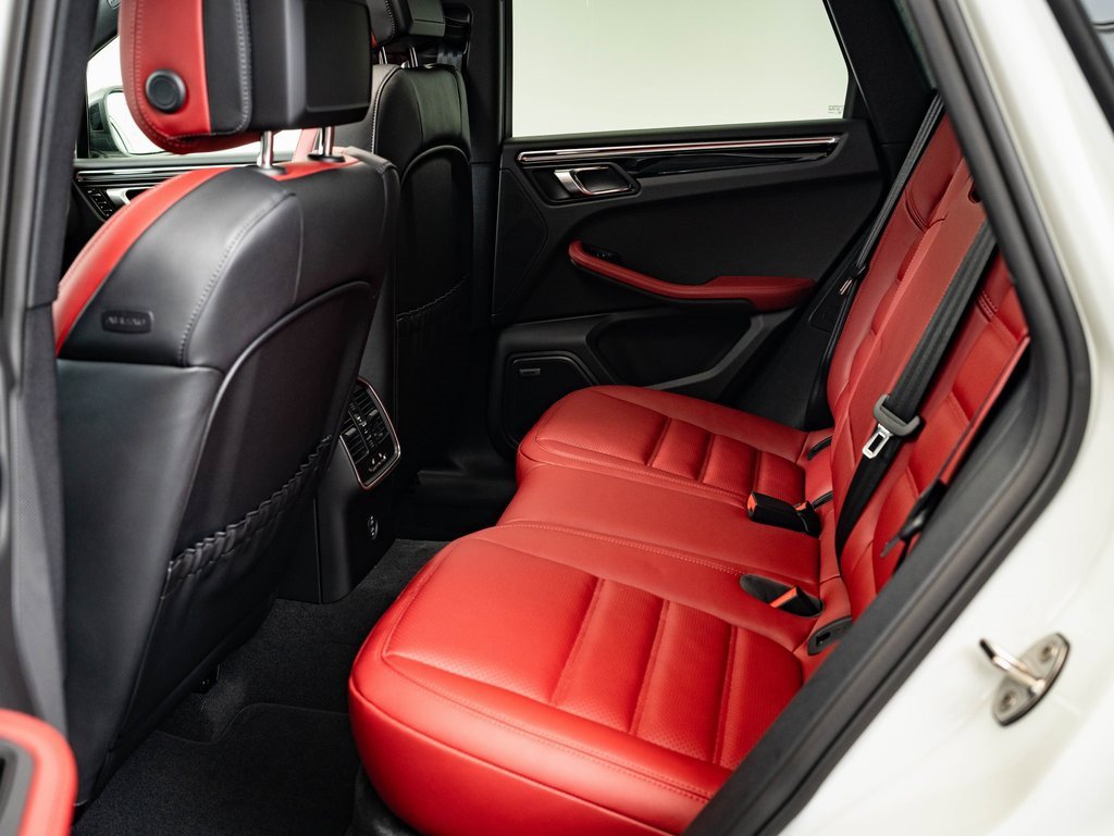 Certified 2025 Porsche Macan Turbo image 36