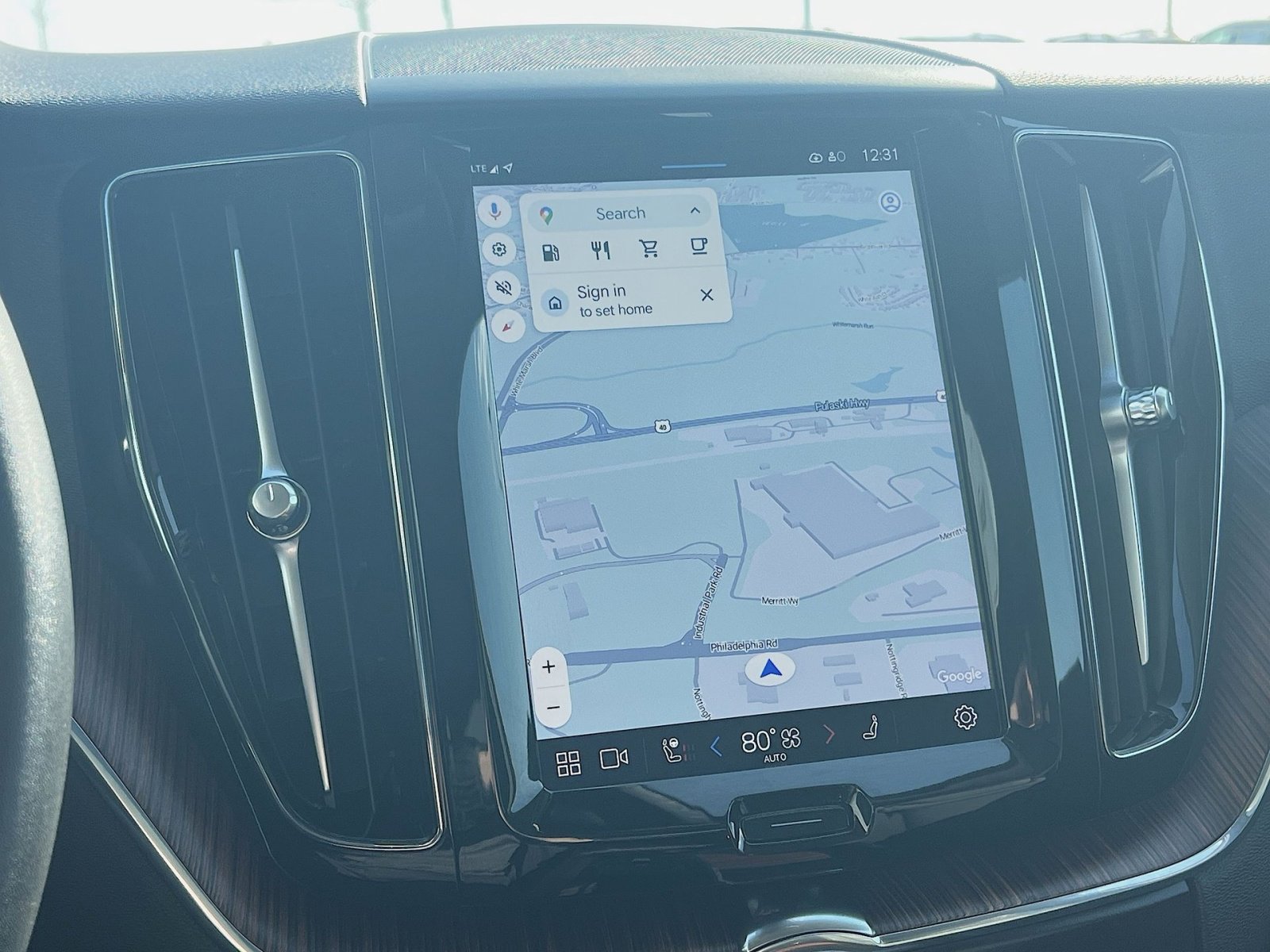 Certified 2023 Volvo XC60 B5 Plus w/ Climate Package image 20