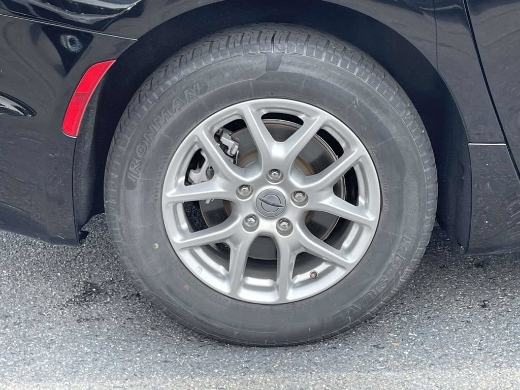 Certified 2024 Chrysler Pacifica Touring-L FWD image 13
