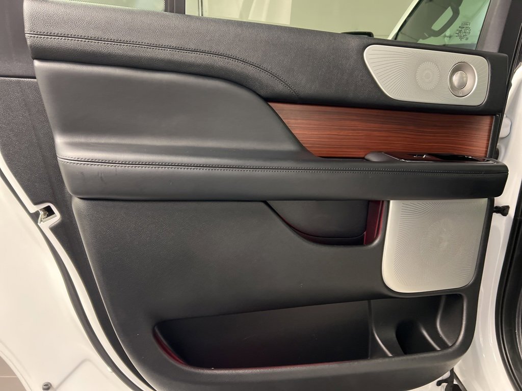 Used 2020 Lincoln Navigator L Reserve w/ Equipment Group 208A Reserve image 38