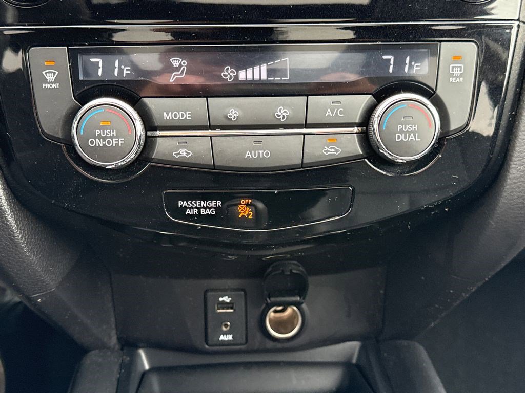 Used 2016 Nissan Rogue SL w/ SL Premium Package image 32