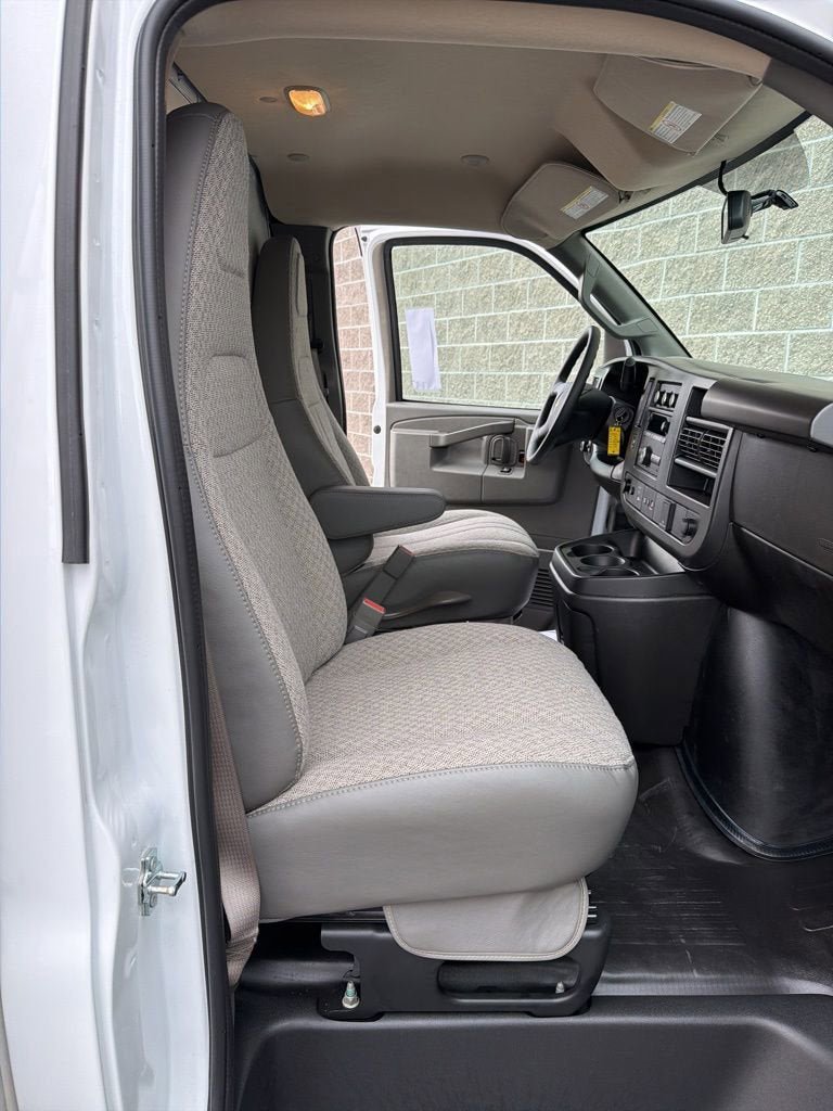 New 2026 Chevrolet Express 3500 w/ Power Convenience Package image 34