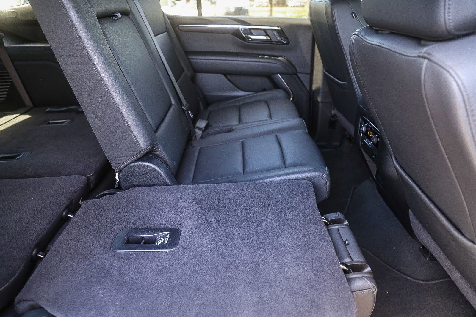 Used 2025 Chevrolet Tahoe Z71 image 15