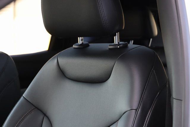 New 2024 Jeep Compass Latitude w/ Sun and Sound Group image 12