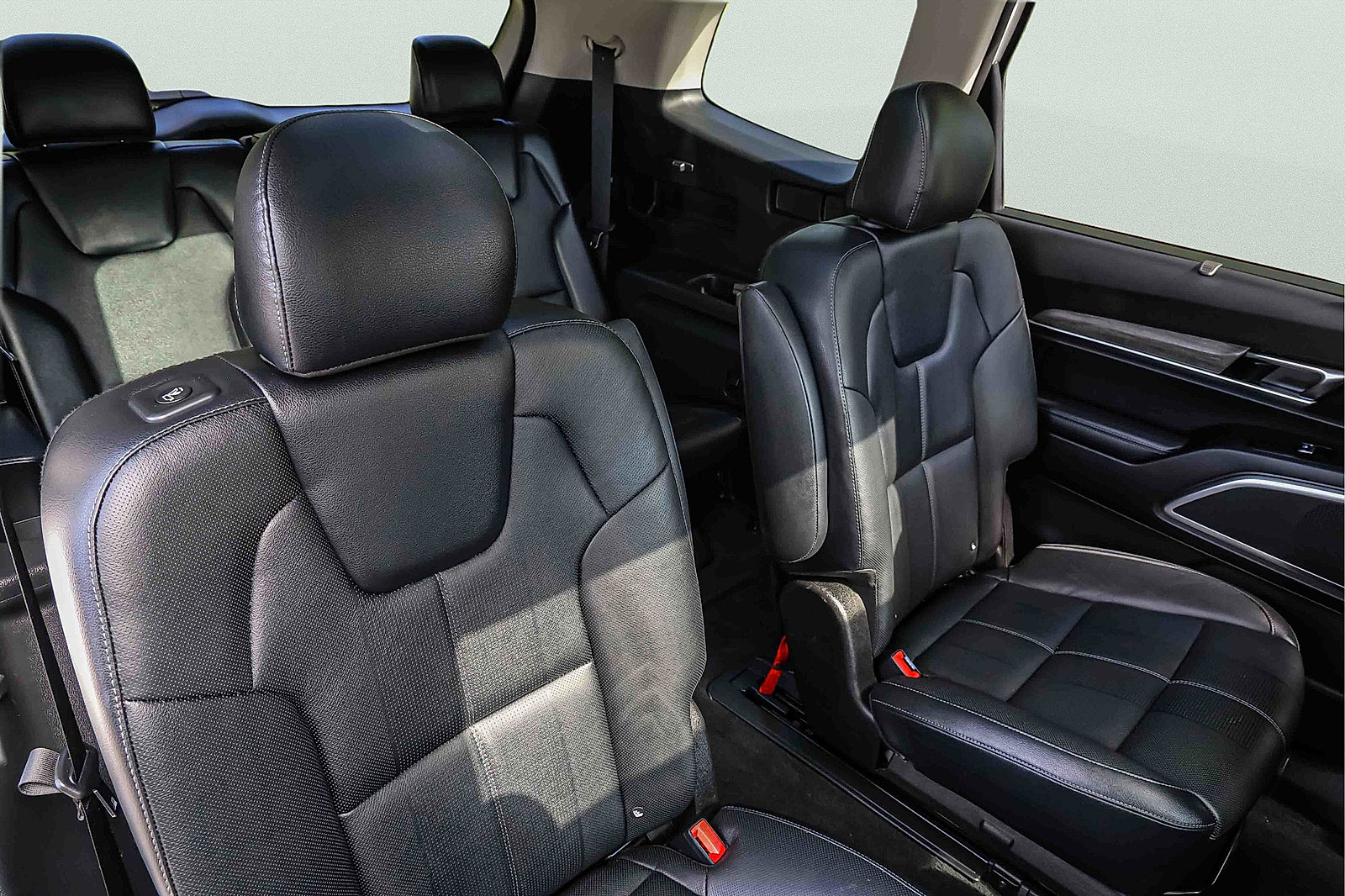 Certified 2022 Kia Telluride SX w/ Nightfall Edition Package AWD/4WD image 25