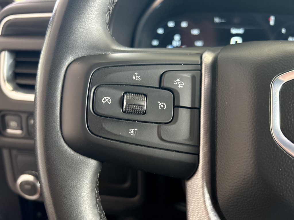 Used 2024 GMC Yukon SLT RWD image 16