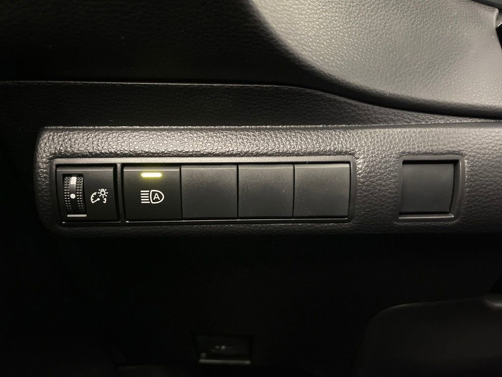 Used 2023 Toyota Corolla SE w/ SE Premium Package image 28