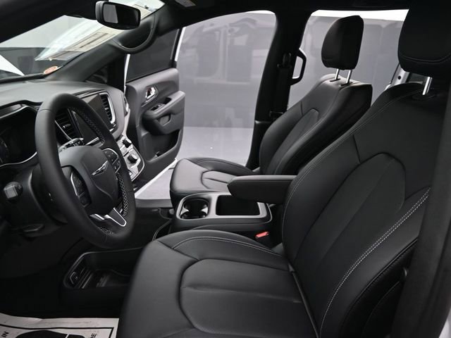 New 2025 Chrysler Voyager LX FWD image 23