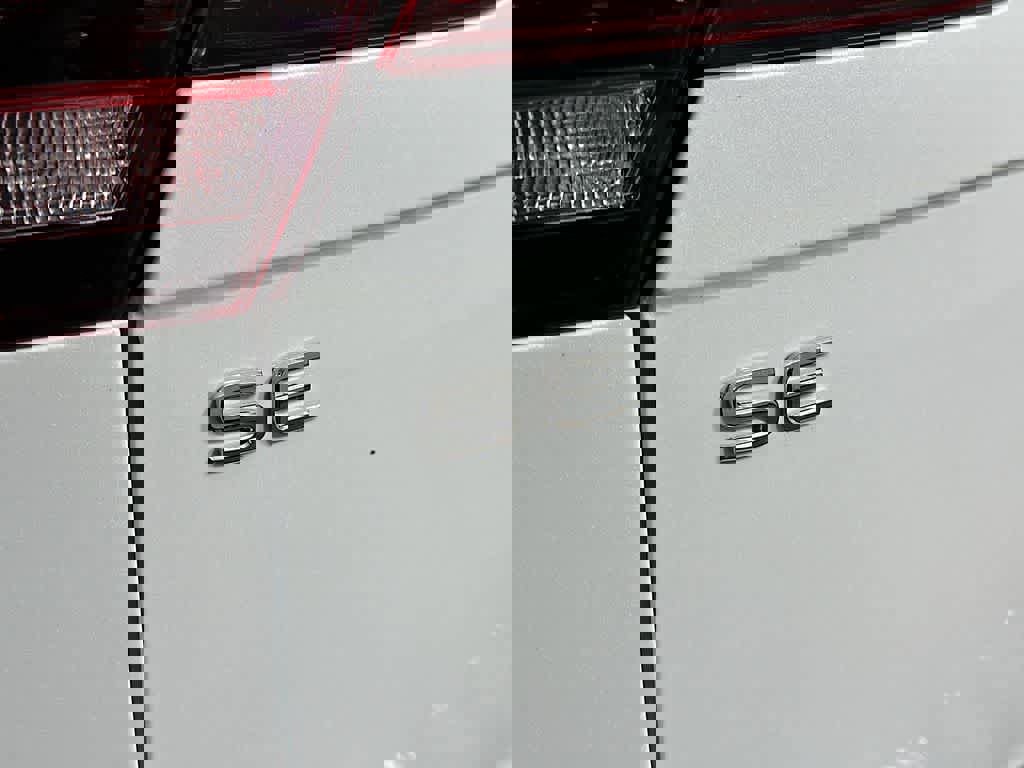 Used 2024 Volkswagen Tiguan SE R-Line image 7