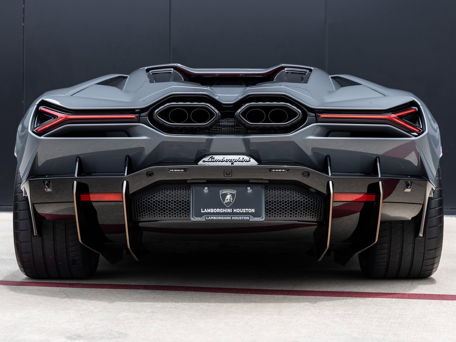 Used 2024 Lamborghini Revuelto image 8