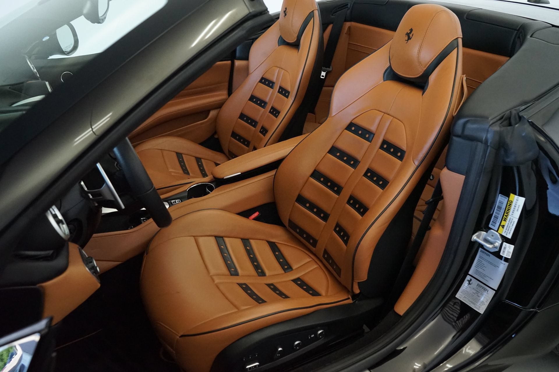 Used 2016 Ferrari California T RWD image 8
