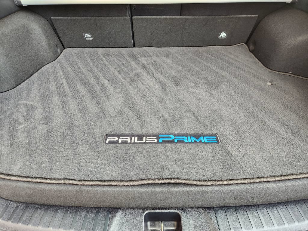 Used 2017 Toyota Prius Prime Advanced FWD image 32