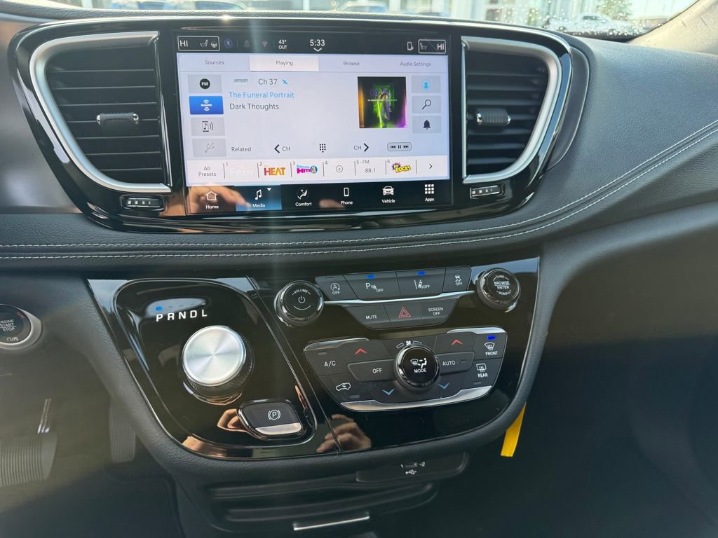 New 2026 Chrysler Pacifica Select w/ S Appearance Package image 18