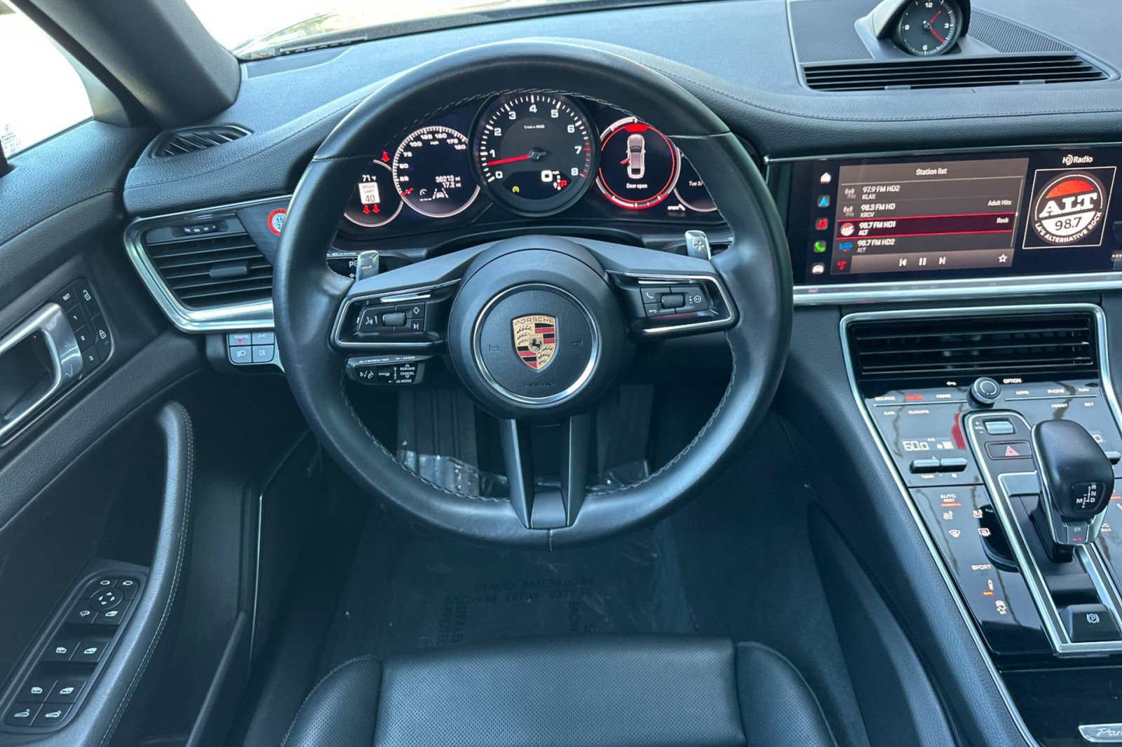 Certified 2023 Porsche Panamera Platinum Edition image 14