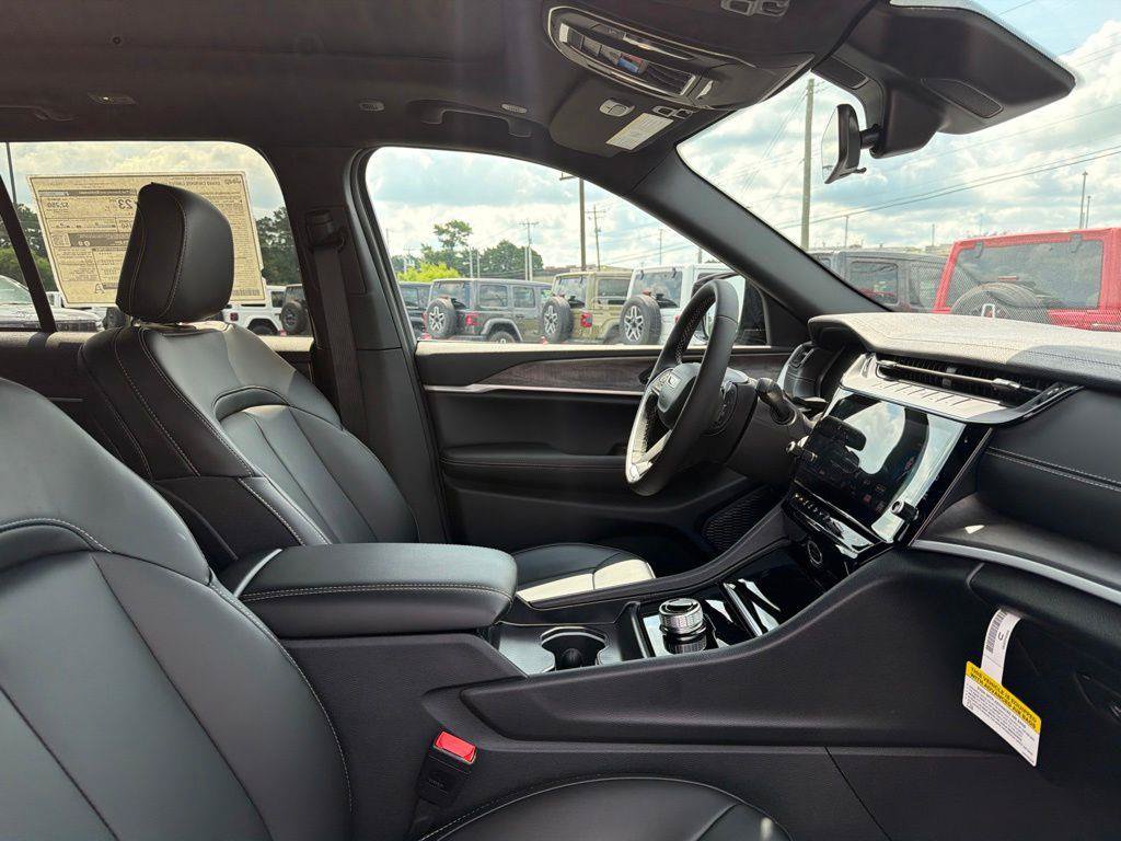 New 2026 Jeep Grand Cherokee Limited w/ Limited Altitude Package RWD image 23