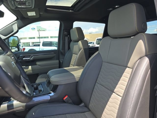Used 2025 Chevrolet Silverado 2500 ZR2 w/ Technology Package AWD/4WD image 13