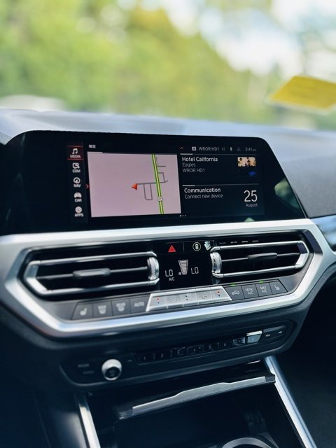 Used 2022 BMW 330i xDrive Sedan w/ Driving Assistance Package image 13