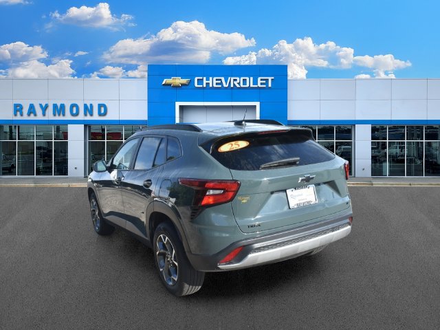 Certified 2025 Chevrolet Trax LT w/ LT Convenience Package FWD image 6