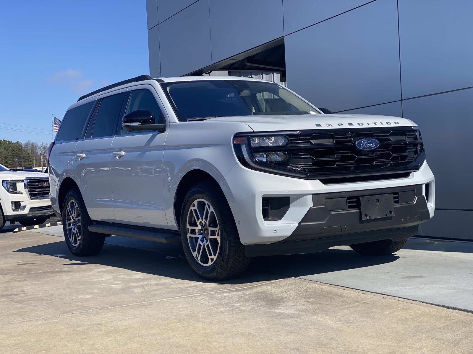 Used 2025 Ford Expedition Active image 2