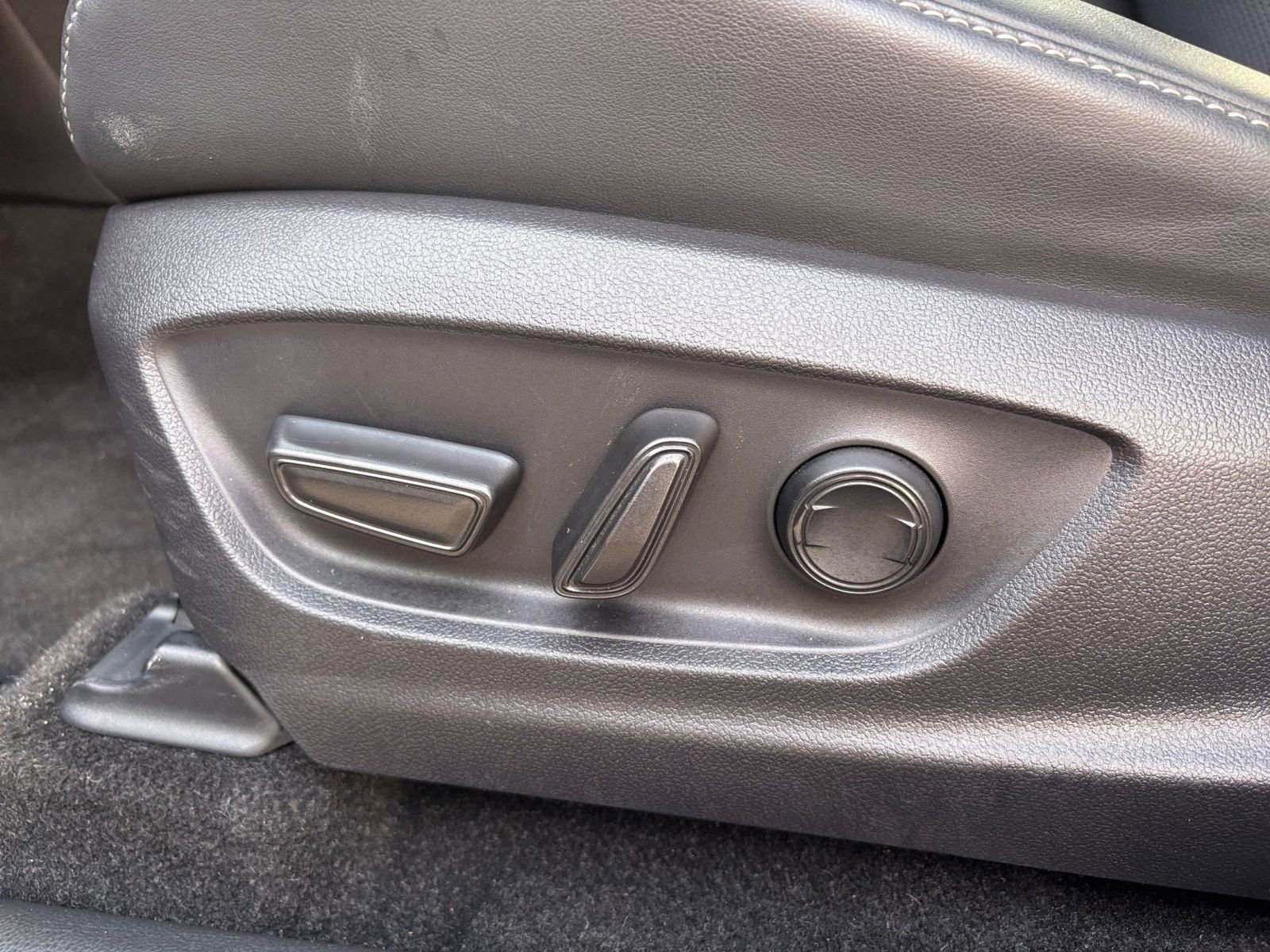 Used 2025 Toyota Crown XLE AWD/4WD image 59