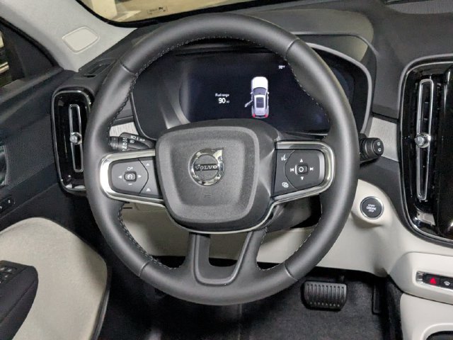 New 2026 Volvo XC40 B5 Plus w/ Climate Package AWD/4WD image 17