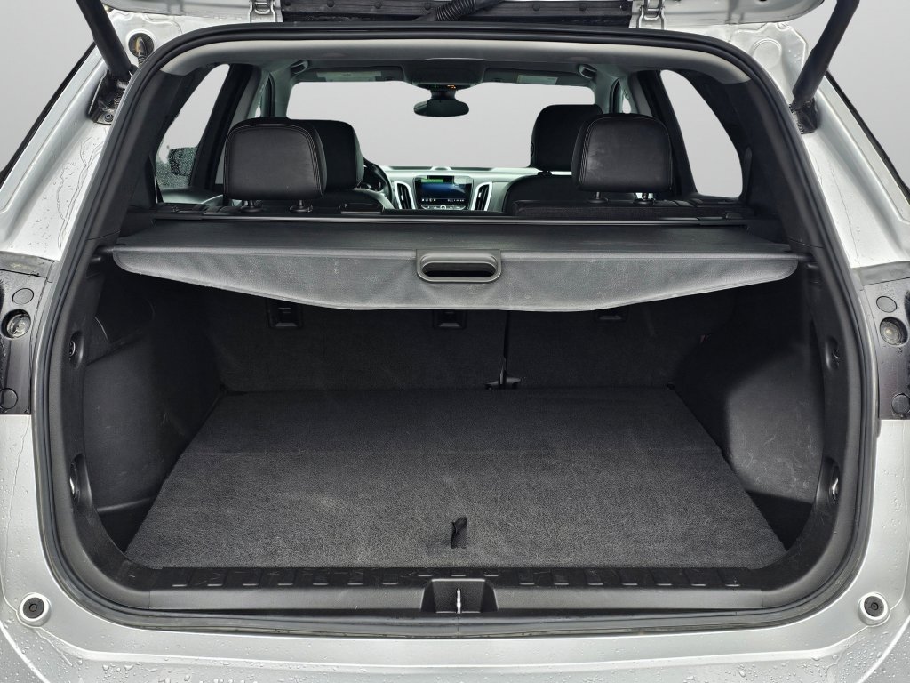 Used 2022 Chevrolet Equinox Premier w/ LPO, Cargo Package AWD/4WD image 17