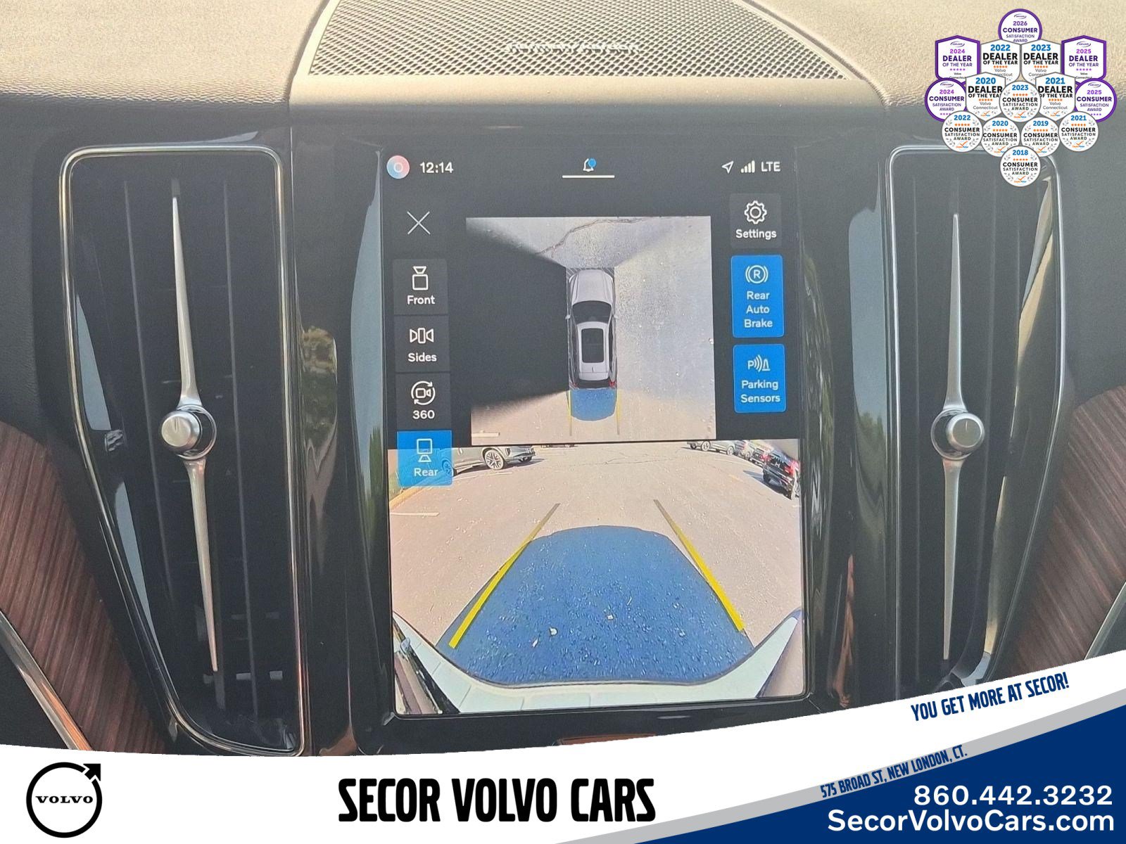 Certified 2024 Volvo XC60 T8 Plus w/ Protection Package Premier AWD/4WD image 15