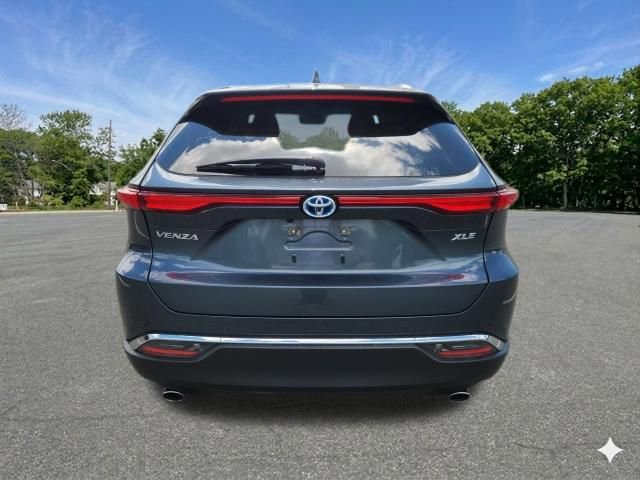 Used 2024 Toyota Venza XLE AWD/4WD image 7