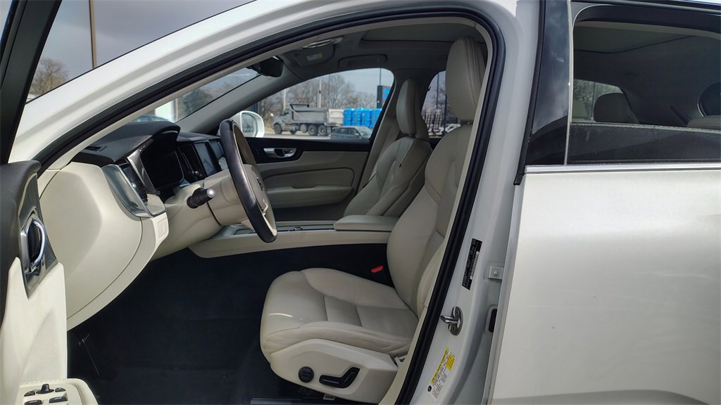 Certified 2023 Volvo XC60 B5 Plus w/ Climate Package image 7