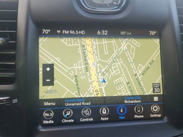 Used 2023 Chrysler 300 S RWD image 9