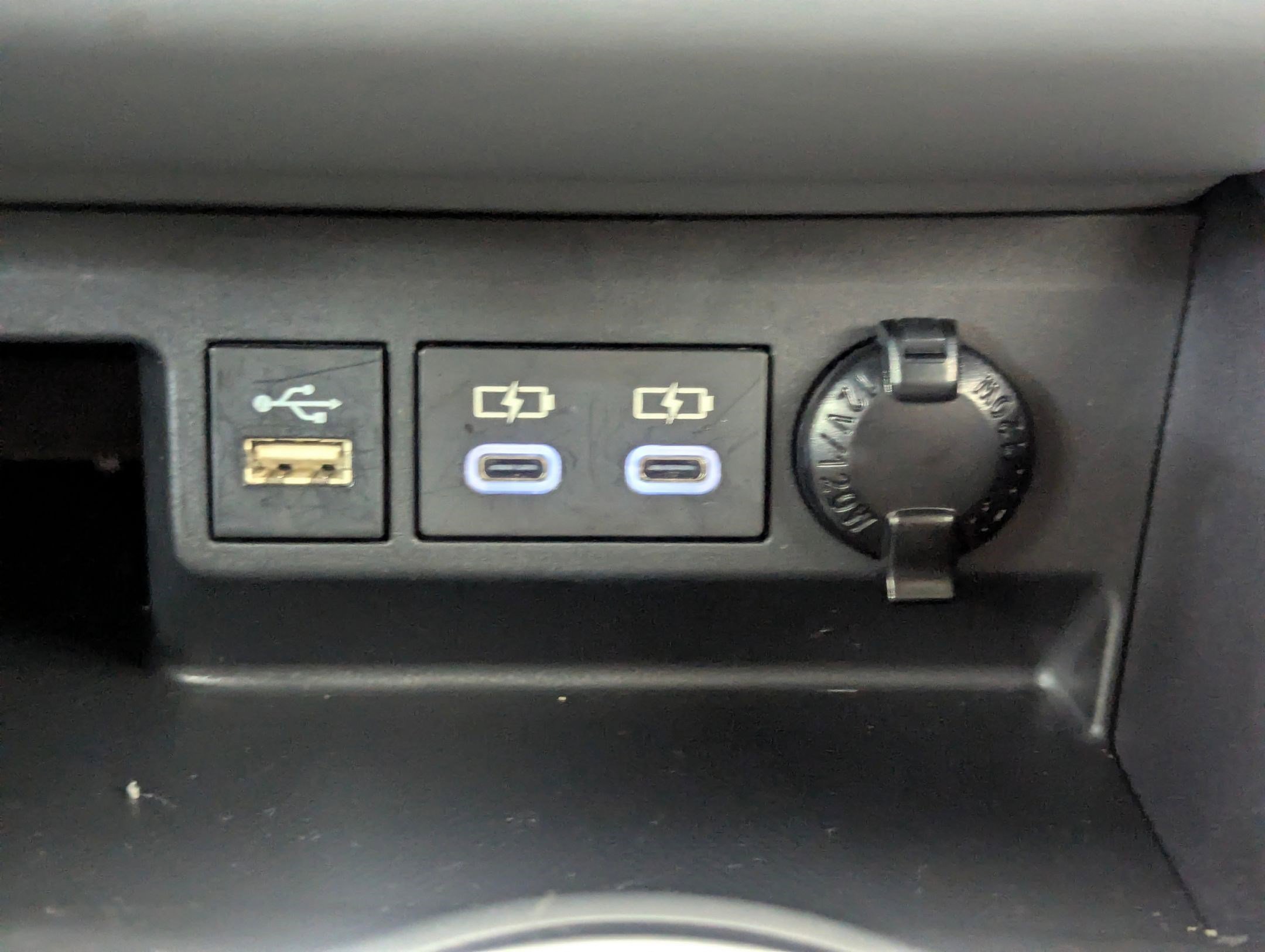 Used 2023 Toyota Highlander XLE image 28