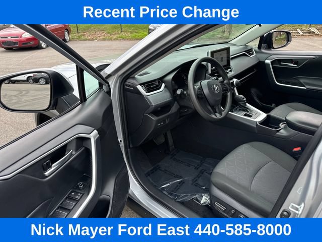Used 2025 Toyota RAV4 XLE AWD/4WD image 27