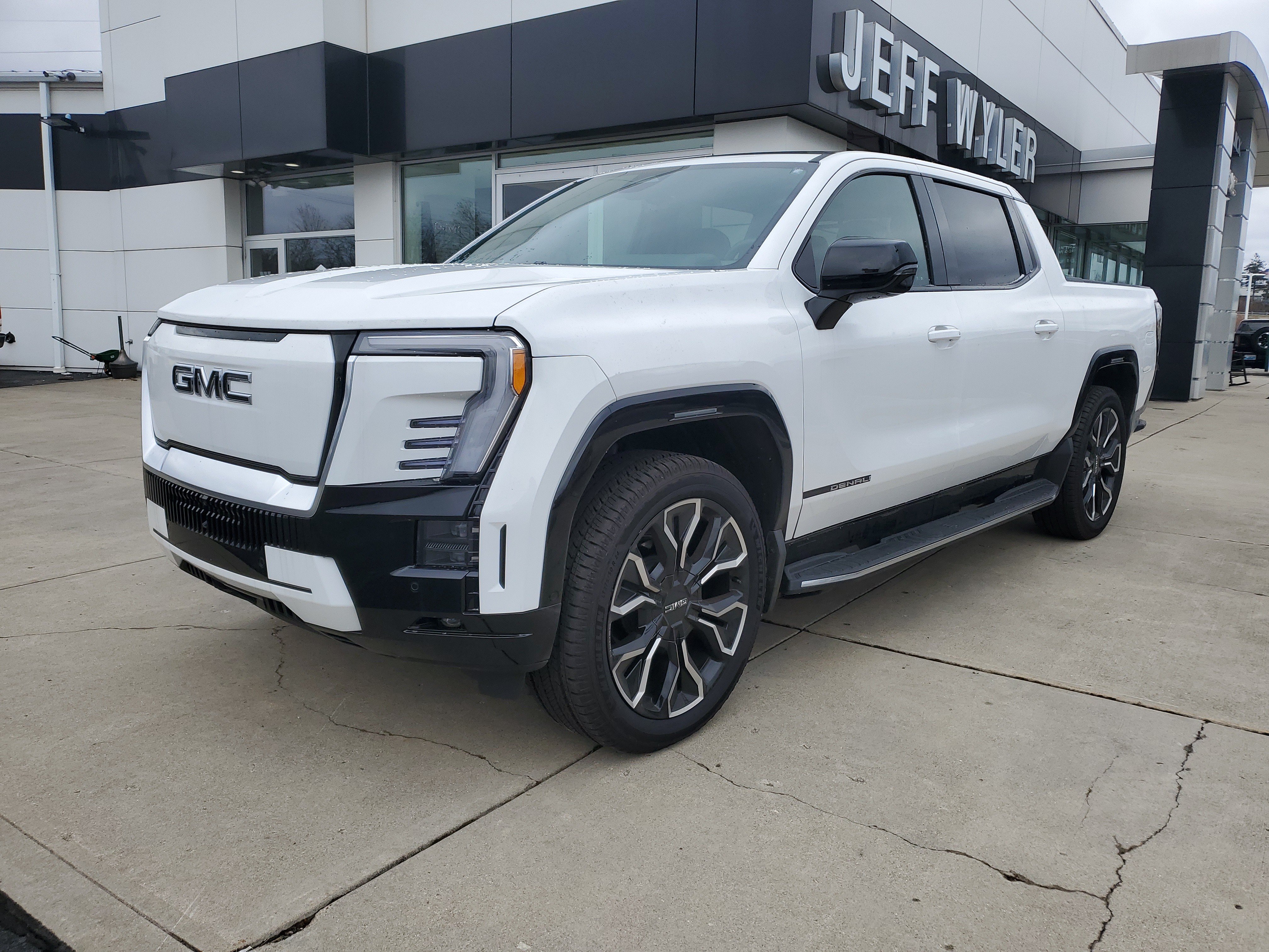 New 2025 GMC Sierra EV Denali AWD/4WD image 9
