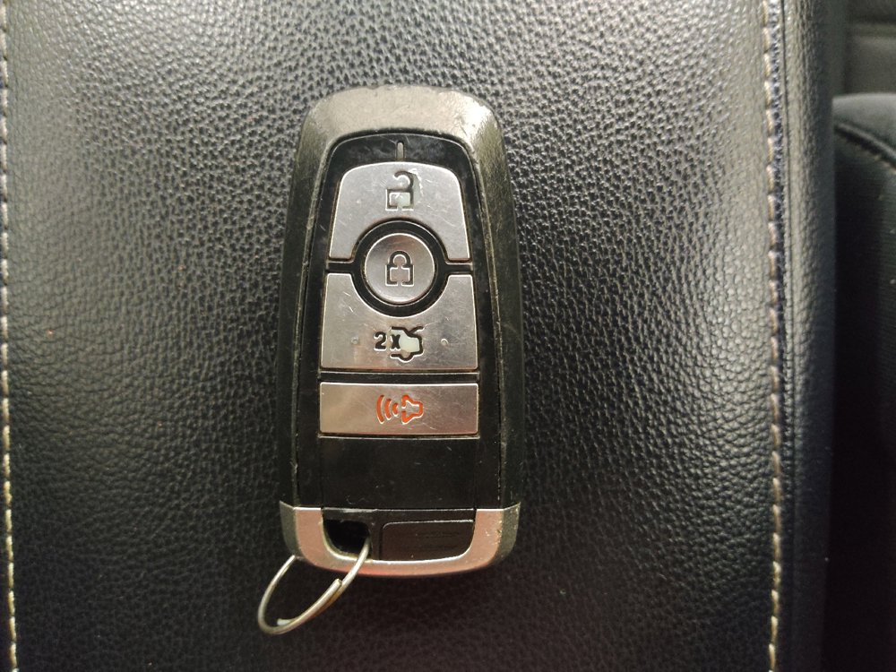 Used 2020 Ford Fusion SE image 32