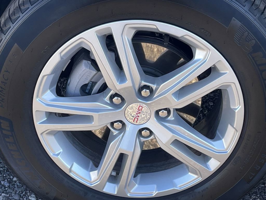 Used 2023 GMC Terrain SLE image 32