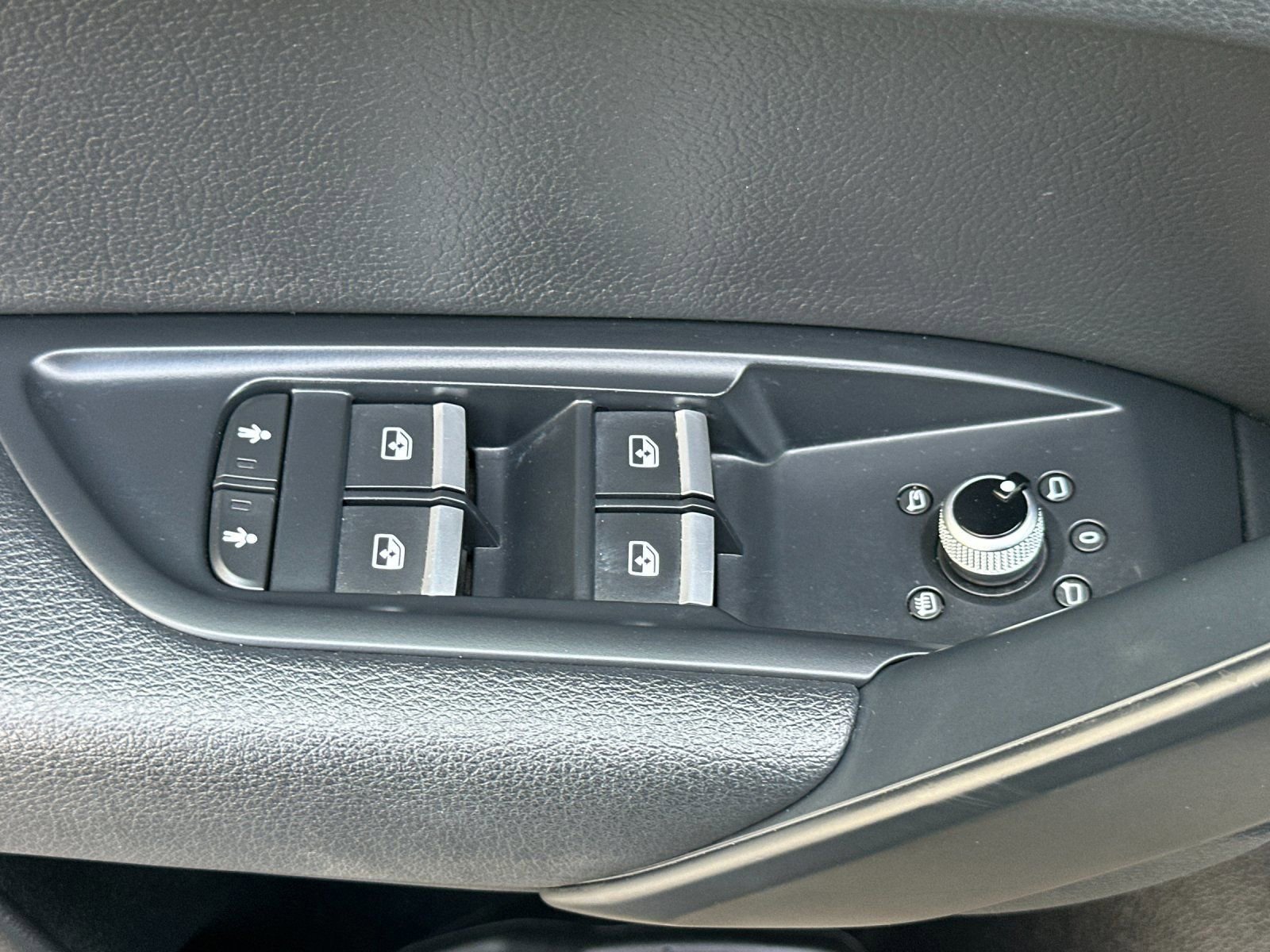 Used 2020 Audi Q5 2.0T Premium w/ Convenience Package image 12