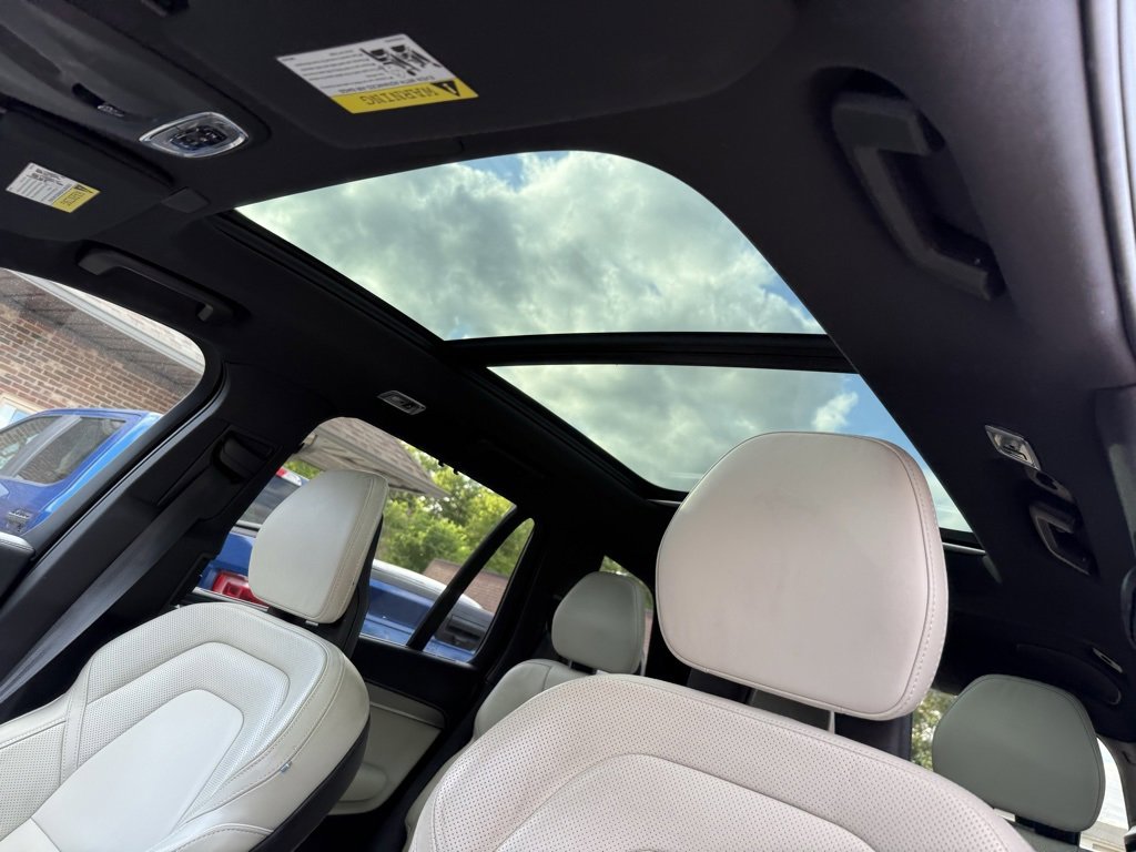 Used 2022 Volvo XC90 T8 R-Design w/ Advanced Package image 13